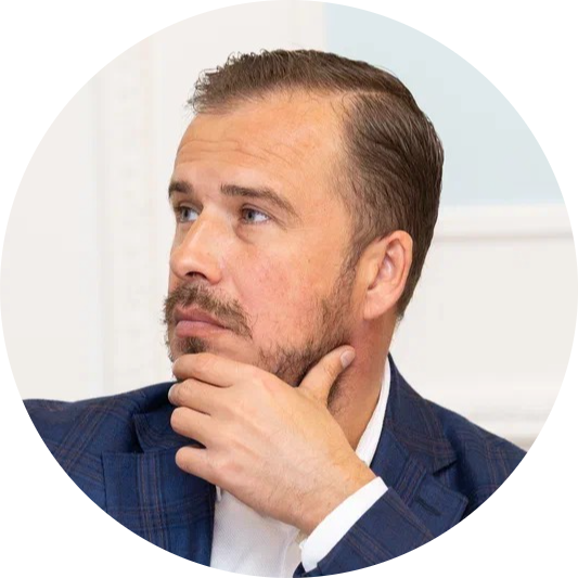 Максим Адамович 