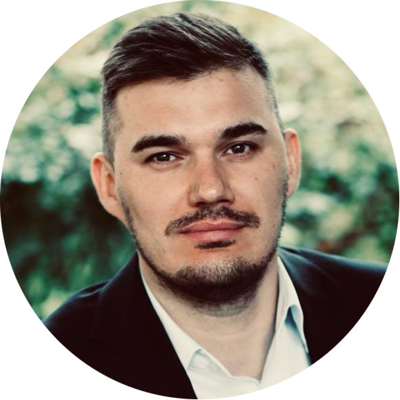 Антон Комаров