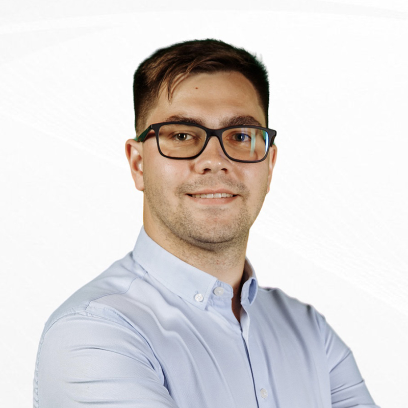 Максим Конов