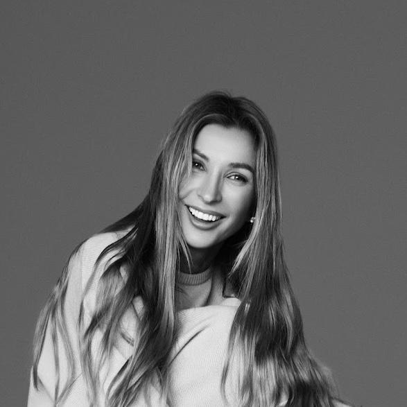 Элина Сафарова