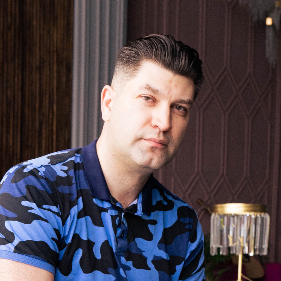 Илья Сухарев
